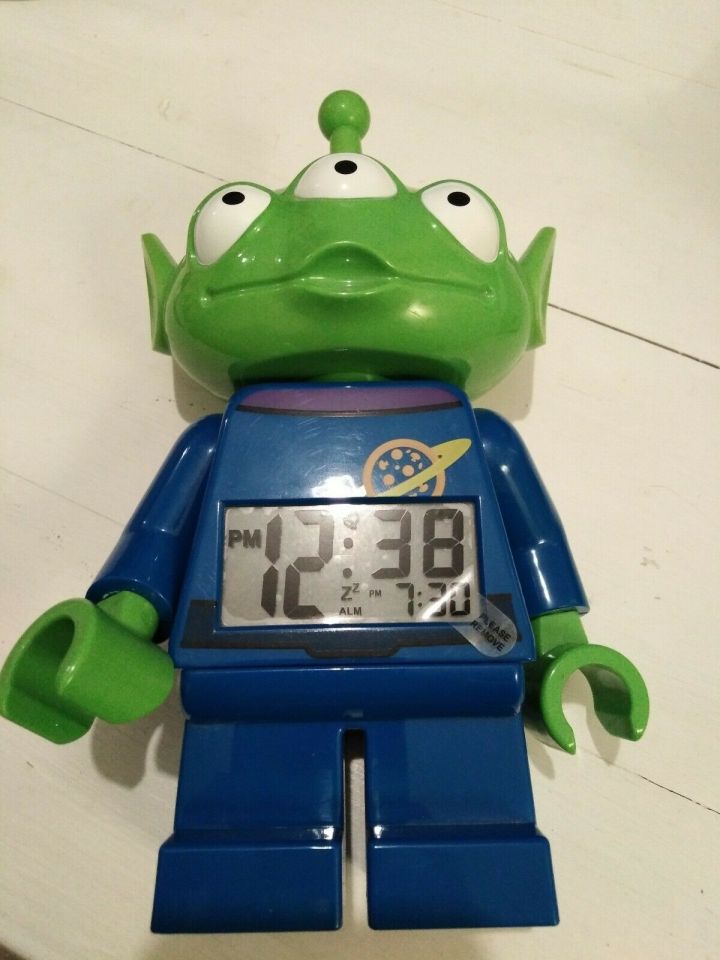  The alien digital clock made by Lego didn't have its box any more