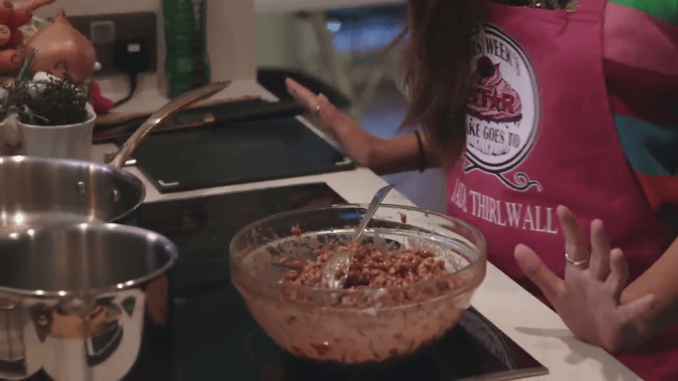  Jade's kitchen island was packed full or stylish cups, bowls and pots with her ingredients