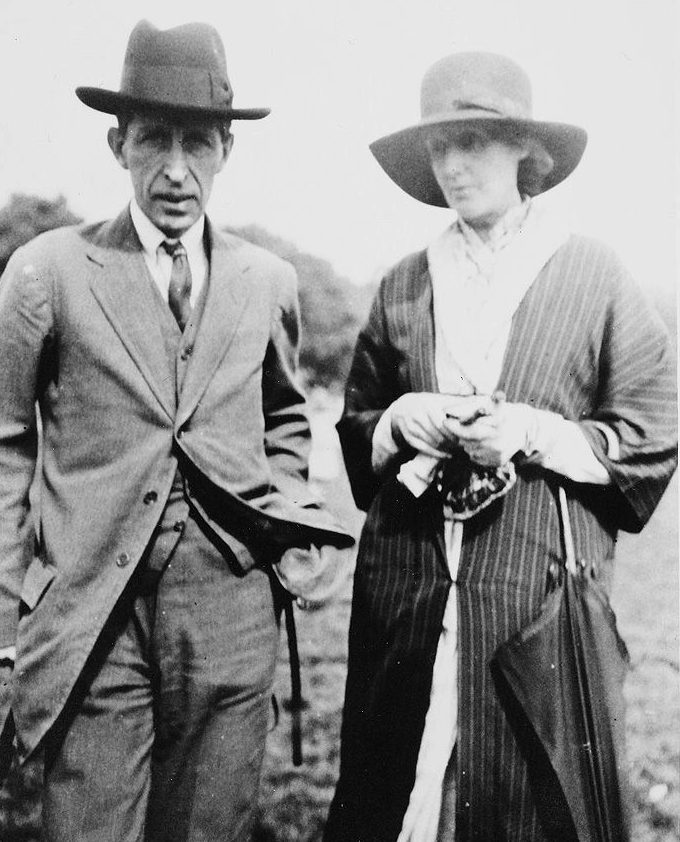  Author Virginia Woolf and husband Leonard Woolf - a left-wing writer