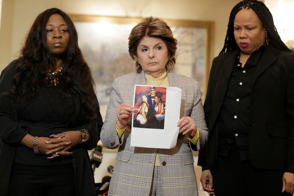  Rochelle Washington, left, and Latresa Scaff, right, look on as attorney Gloria Allred holds up a picture of them as teenagers on the night they claim they were victim's R Kelly's sexual advances