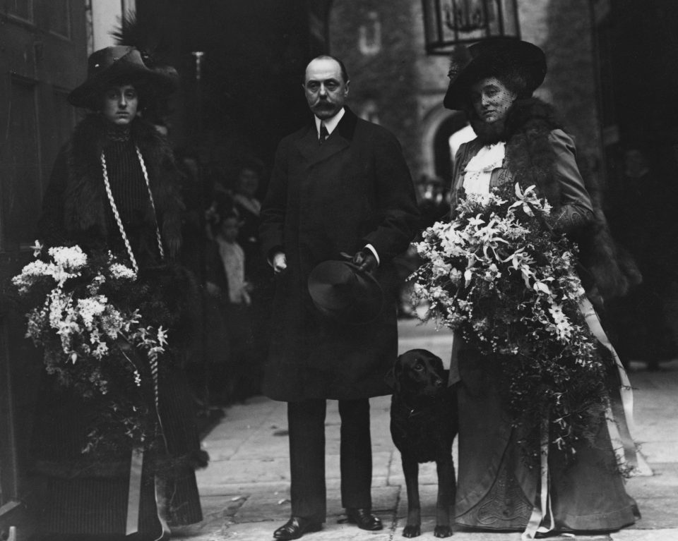  Vita, left, with her father Lionel Sackville-West, 3rd Baron Sackville and mother Victoria Sackville-West on their return home to Knole House in Kent, February 16, 1910