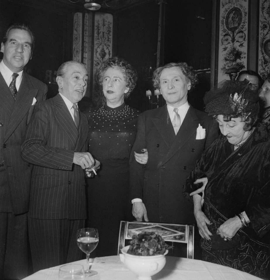  Prince Jean-Louis of Faucigny-Lucinge, Mr De Gandarillers, Violet Trefusis, Maurice Rostand, Rosemonde Gerard in Paris, restaurant of Grand-Vefour, February 1950