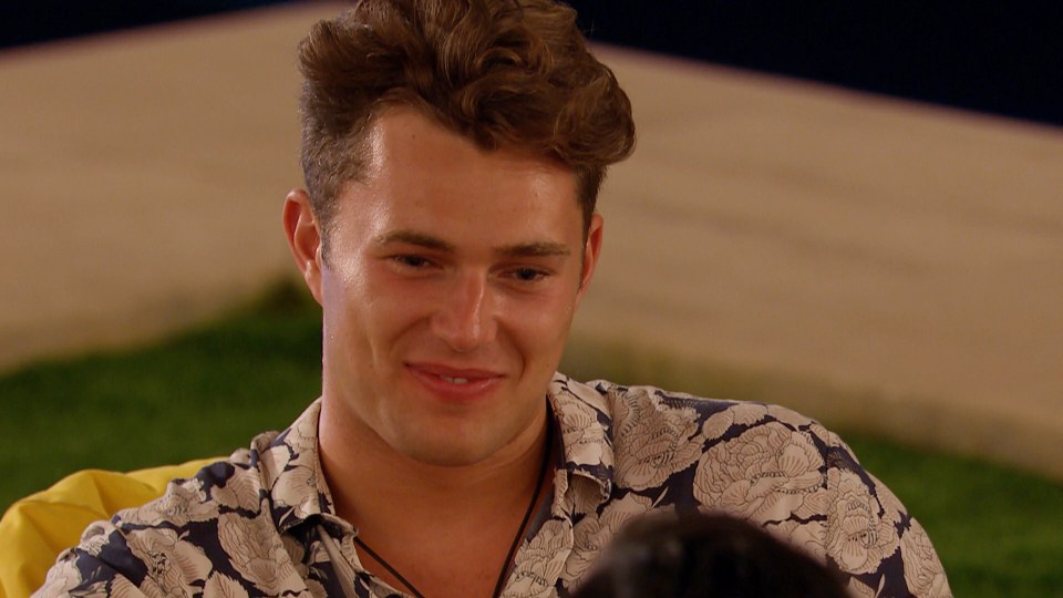 Curtis admits he’s been lying to Amy and has been swayed by new girl Jourdan