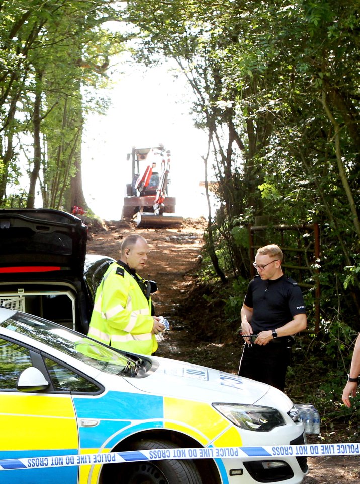  Police dig for the remains of Suzy Lamplugh who has been missing for 33 years