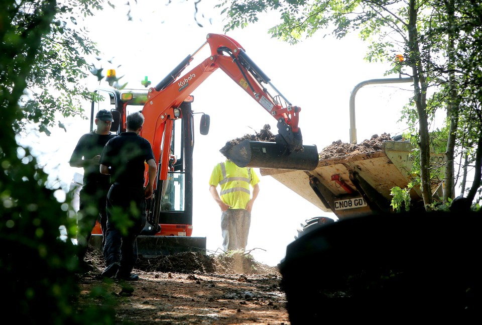  Police have begun digging for the remains of estate agent Suzy Lamplugh near Pershore, Worcs