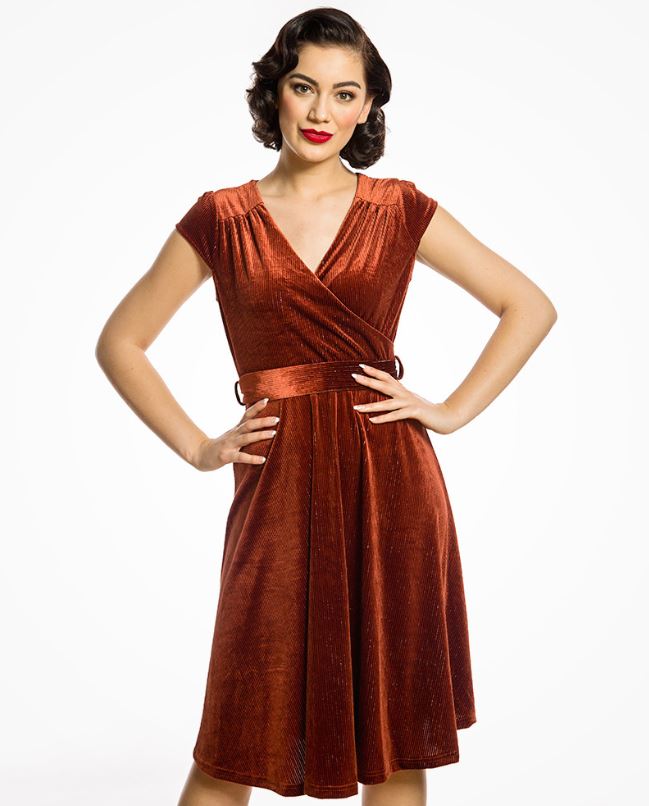  For women who like 50s-style fashion, this one is a winner