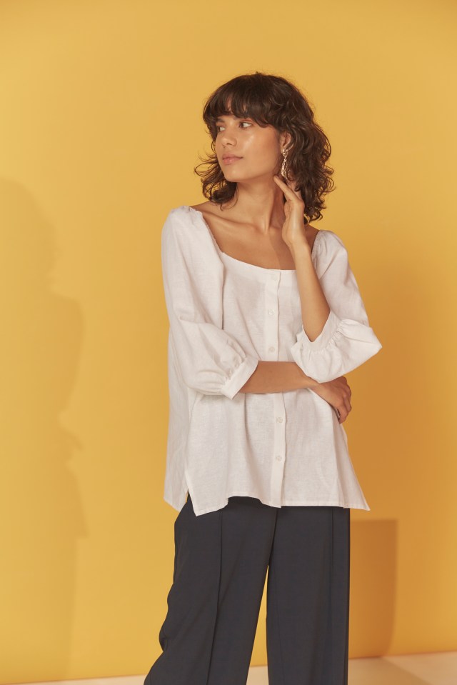  TIP: This linen top with square neckline paired with smart trousers makes a tailored, summer-friendly outfit