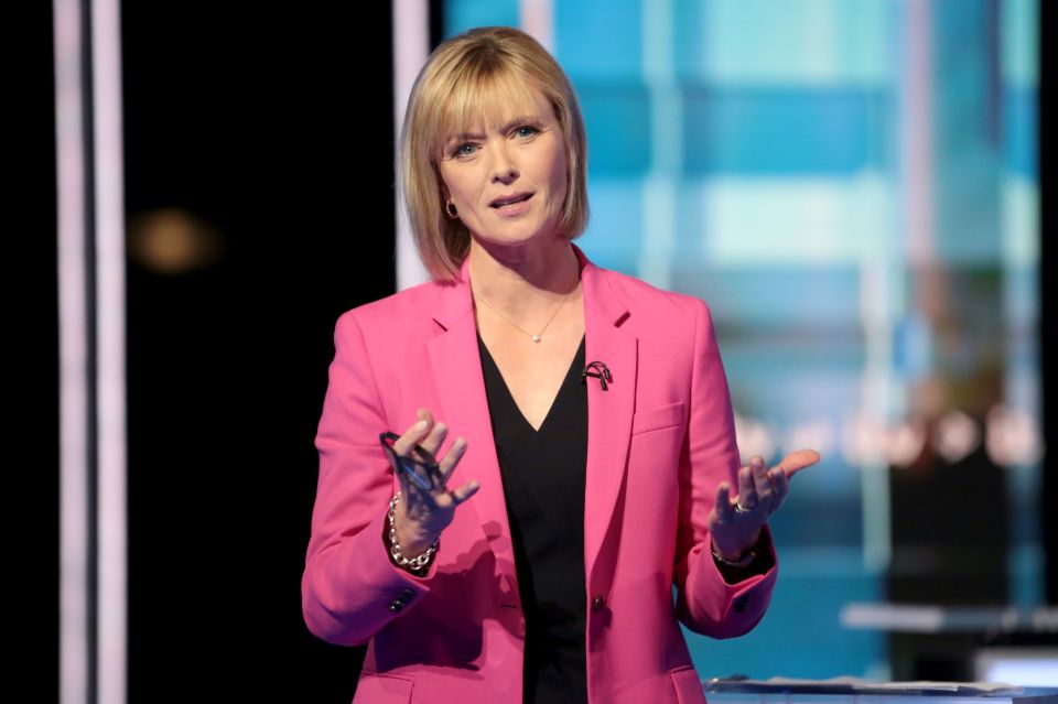  Julie Etchingham had a tough job keeping the two men in a fair debate