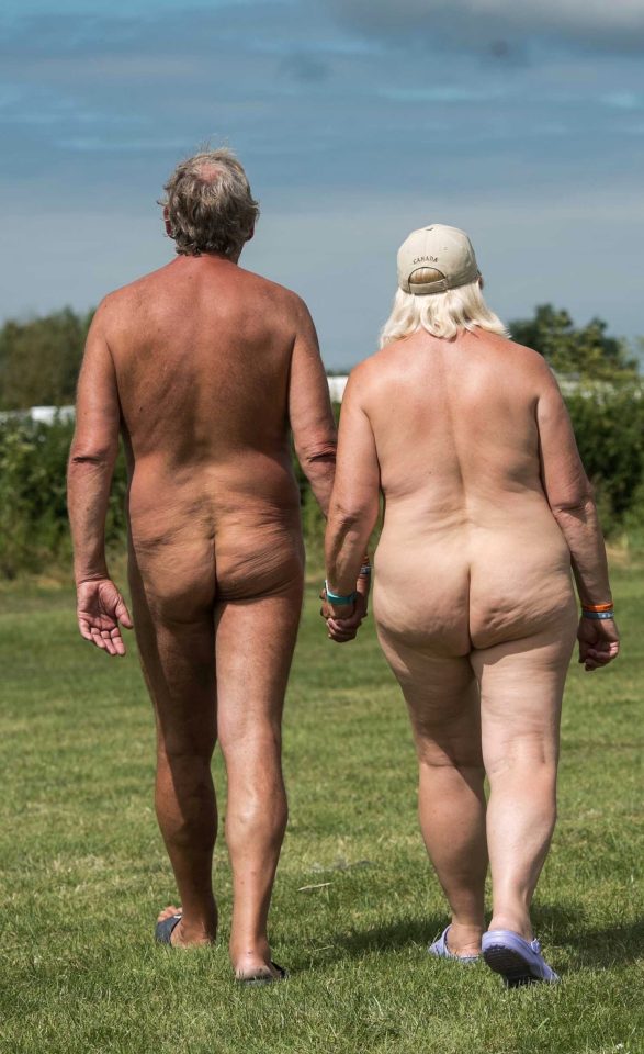  Cheeky — a couple enjoy the hot weather at the festival