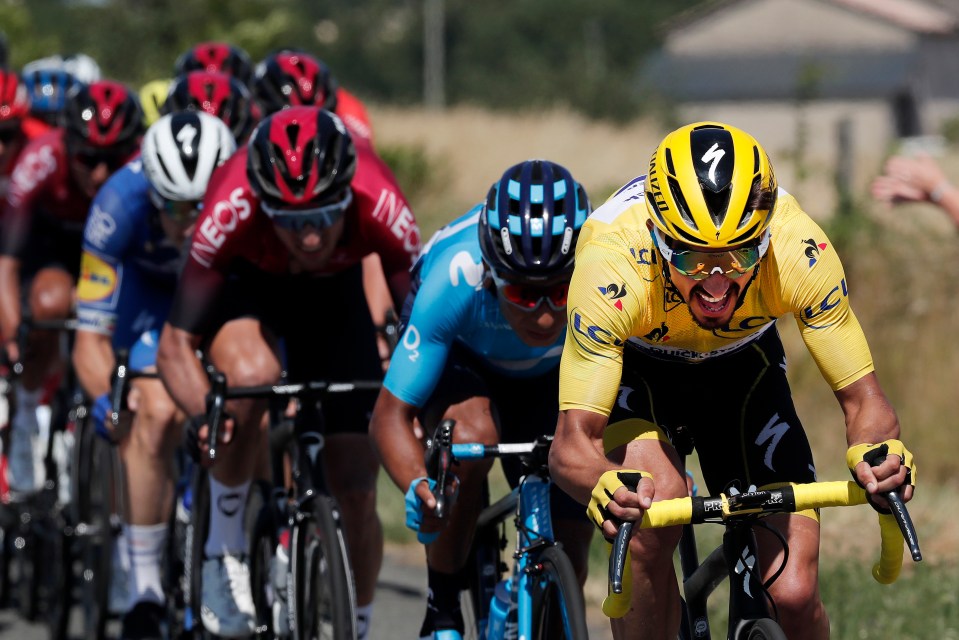  Julian Alaphilippe's Deceuninck-QuickStep team rode hard on the front to create time gaps on stage 10