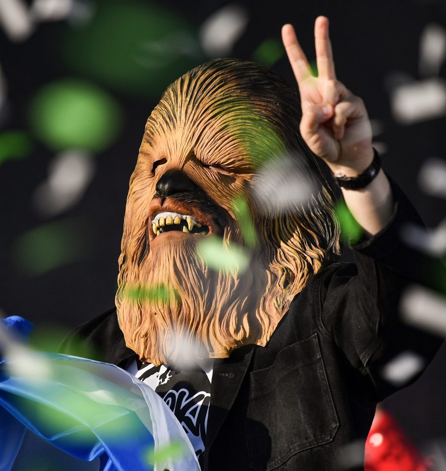  Lewis at this weekend’s TRNSMT Festival in Glasgow performing a chorus of Don’t Chewbac In Anger in a hysterical parody of the Oasis hit