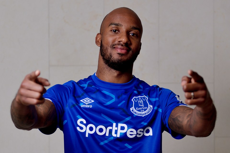  Fabian Delph has completed his move from Man City to Everton