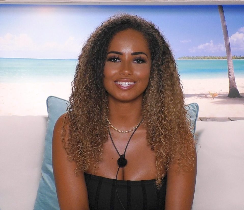  Amber admits in the Beach Hut that she's torn between the two men