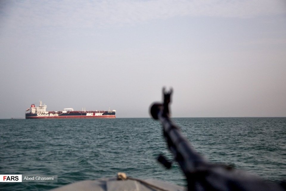  The ship seen from a distance down the barrel of a rifle