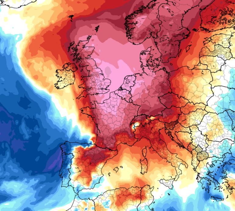  The 'Saharan plume' is shown bringing Tropical Thursday's sweltering temperatures of 40C