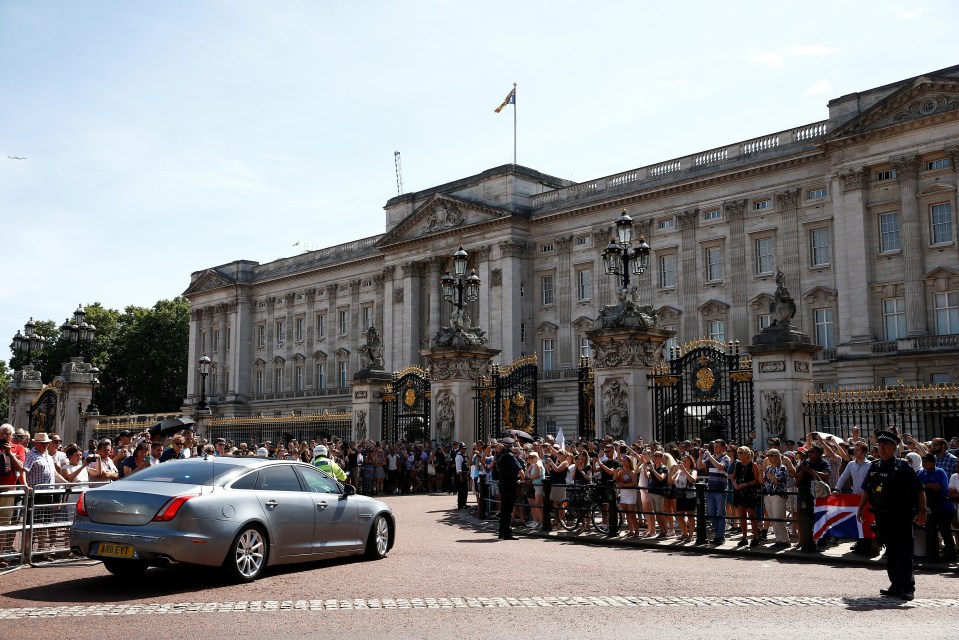  The new PM's car entering the forecourt of the Palace