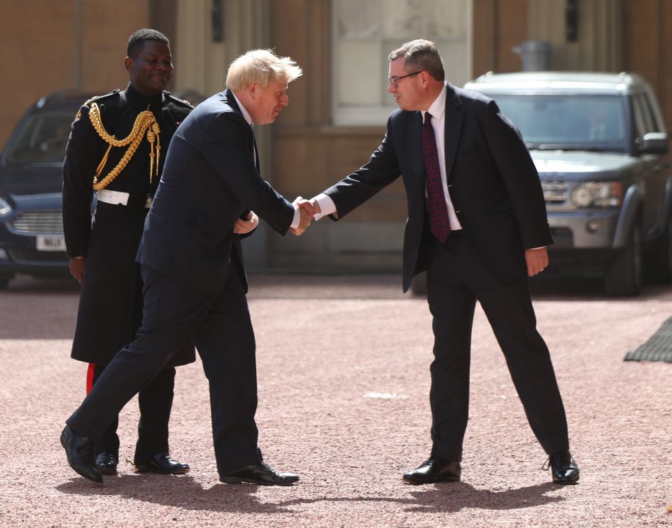  Boris Johnson arrives at Buckingham Palace and meets a Royal aide