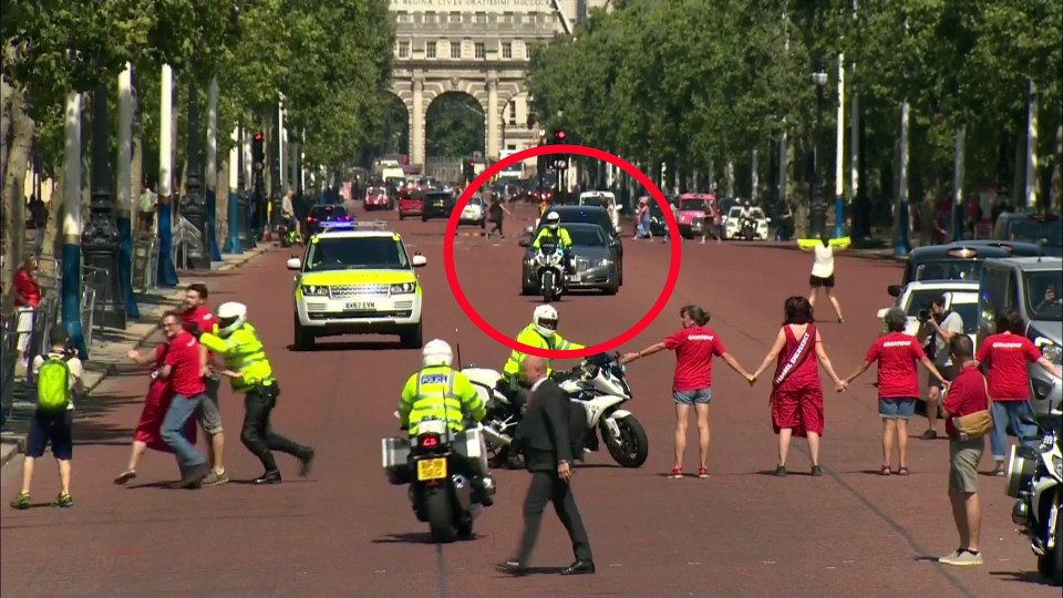  BoJo's motorcade was interrupted by a group of Greenpeace protesters