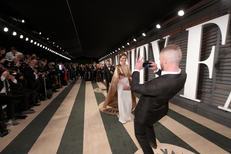  Justin Timberlake took photos of wife Jessica Biel at an Oscars after party in 2017