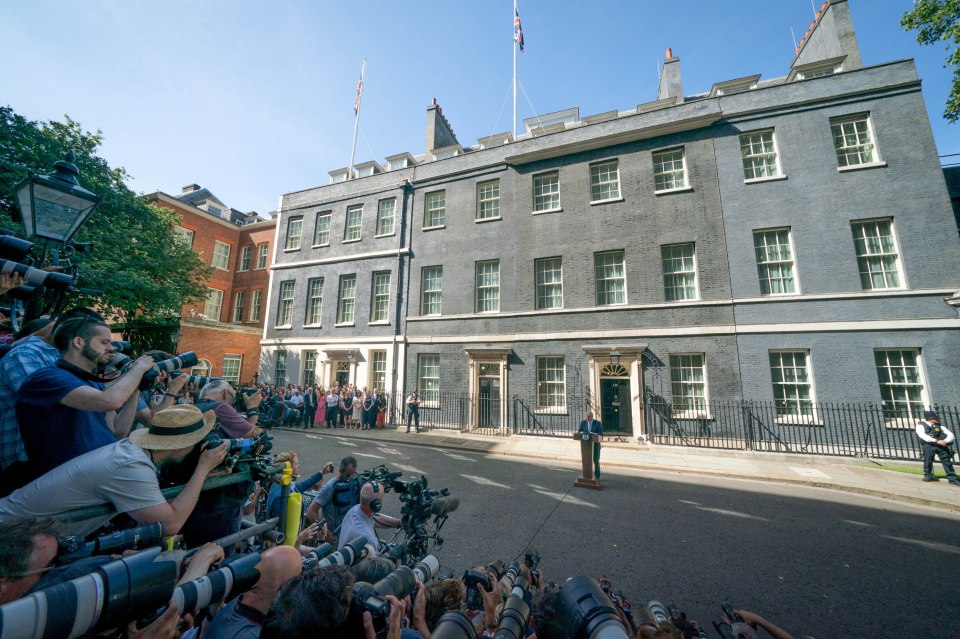  The first speech was watched by a huge crowd of press