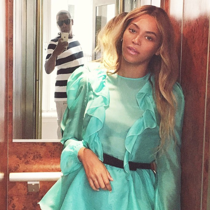 Jay-Z could be seen taking a photo of Beyonce in a lift in the mirror reflection