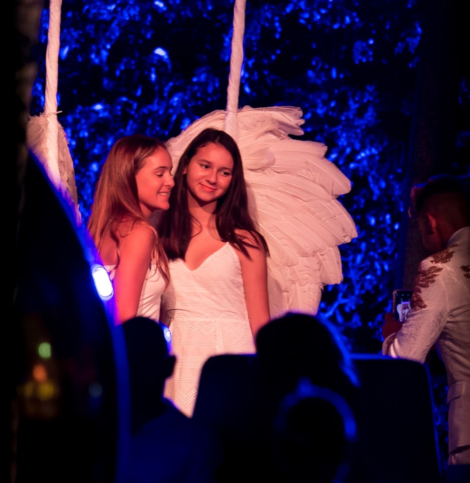  Jennifer's daughter Emme (right) serenaded her mum during the bash