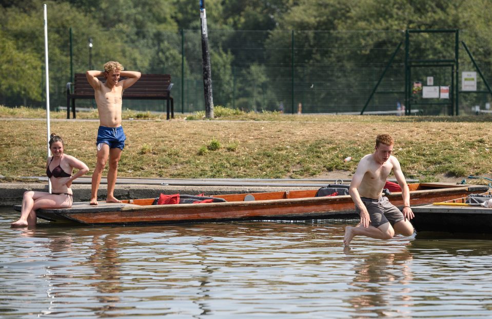  Kids jump into the River Cam, Cambridge