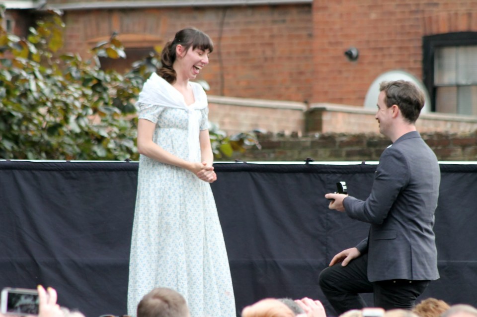  Shane Grant, 31, proposed to actor Geneviève Lowe, 27, at the end of her final night