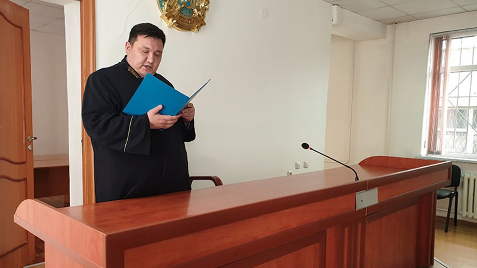  Judge Abinur Karabayev reads out the sentence at Shymkent Court