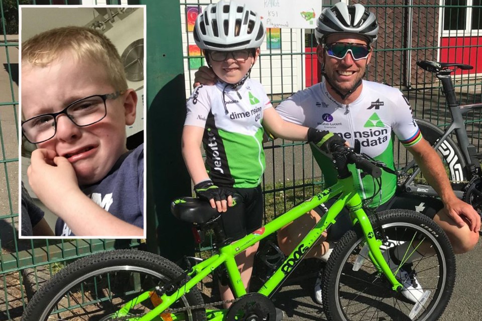  Mark Cavendish surprised upset young Evan after making the journey to Nottinghamshire