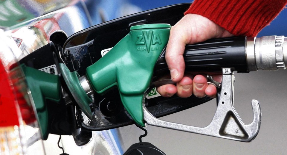  Fuel retailers haven't passed on a full drop in the price of oil to motorists