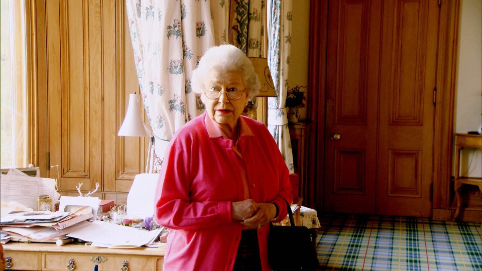  Every year, The Queen retreats to Balmoral with Prince Philip and invites members of the Royal Family to join them