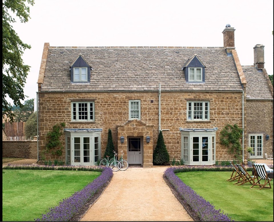  The Hollywood star is looking for a place close to the exclusive Soho Farmhouse