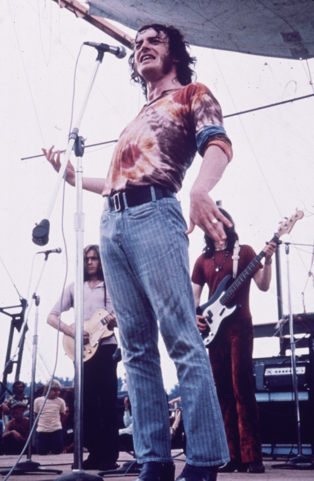  Full-length portrait of legendary singer Joe Cocker, wearing a tie-dyed shirt and blue jeans