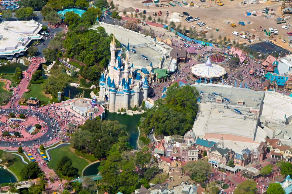  The eye of the storm is scheduled to pass near Disney World in Florida