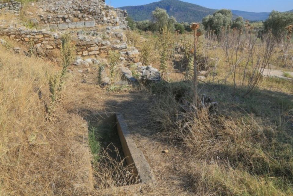  The Turkish site is home to a hidden tomb containing many bones