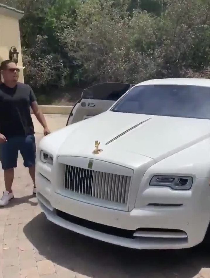  The heavyweight world champ arrived at his new property in style