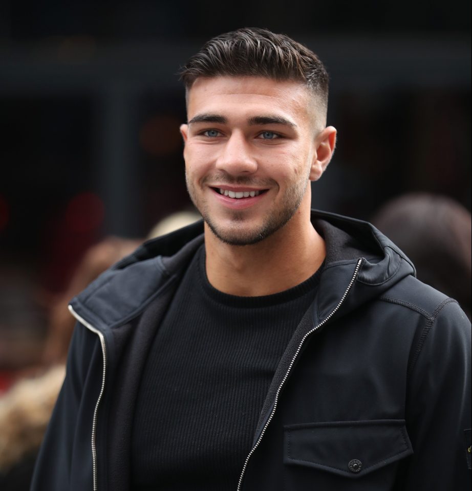  Boxer-turned-full-time-celeb Tommy Fury charges £10,000 per appearance