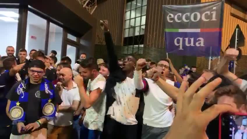  Inter Milan fans went wild to greet their new £300,000-a-week frontman