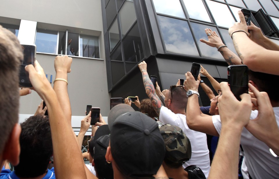  Fans swarmed outside the Italian Olympic Committee to catch a glimpse of Lukaku