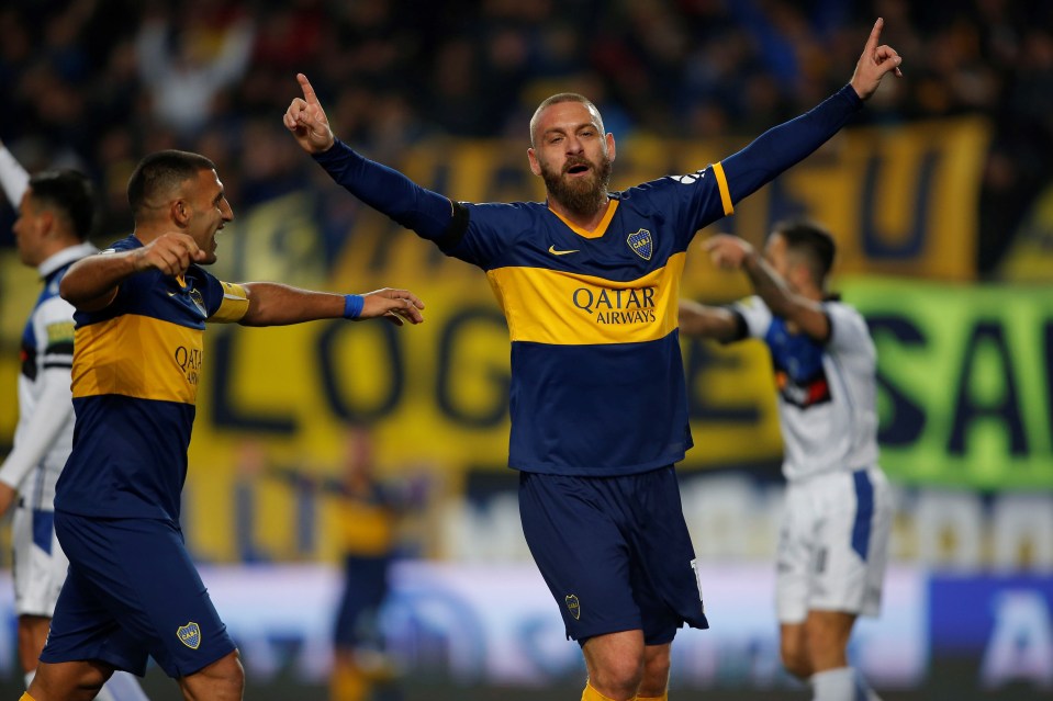  De Rossi was given a hero’s welcome as he made his home debut for Boca Juniors