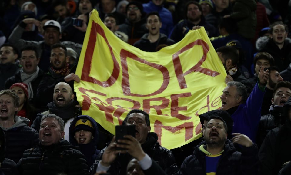  De Rossi was greeted with banners and cheers from the home crowd as the Argentine giants beat Aldosivi 2-0