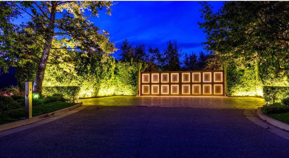  The gates of what was once one of the world's hottest properties