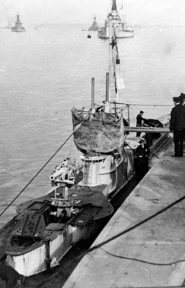  Submarine G 13 alongside HMS Queen Elizabeth in Scapa Flow during WW1