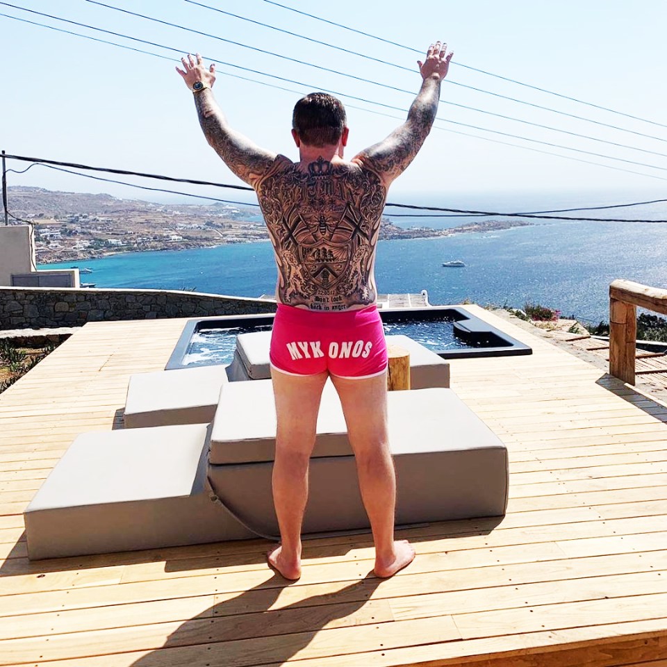  Ricky Hatton is waving goodbye to Mykonos - with bad memories of a £835 steak