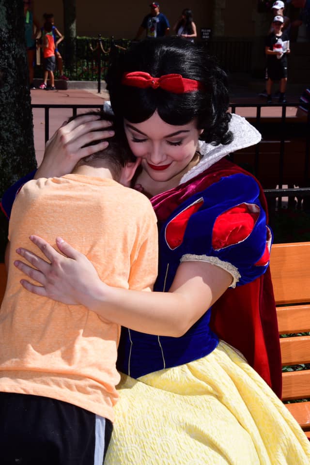 A mum has praised a Snow White actress for hugging her autistic son during a trip to Disney World