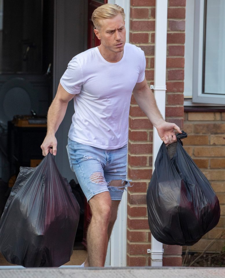  Katie's ex-toyboy lover Kris Boyson was snapped chucking out her belongings this week