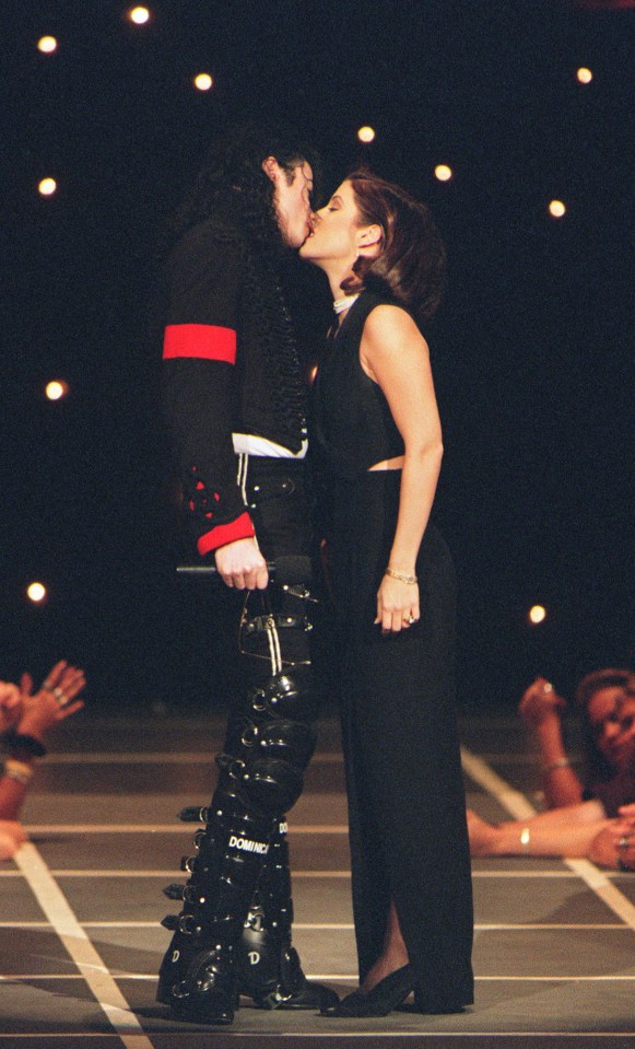  The couple shared a kiss on stage at the 1994 MTV awards