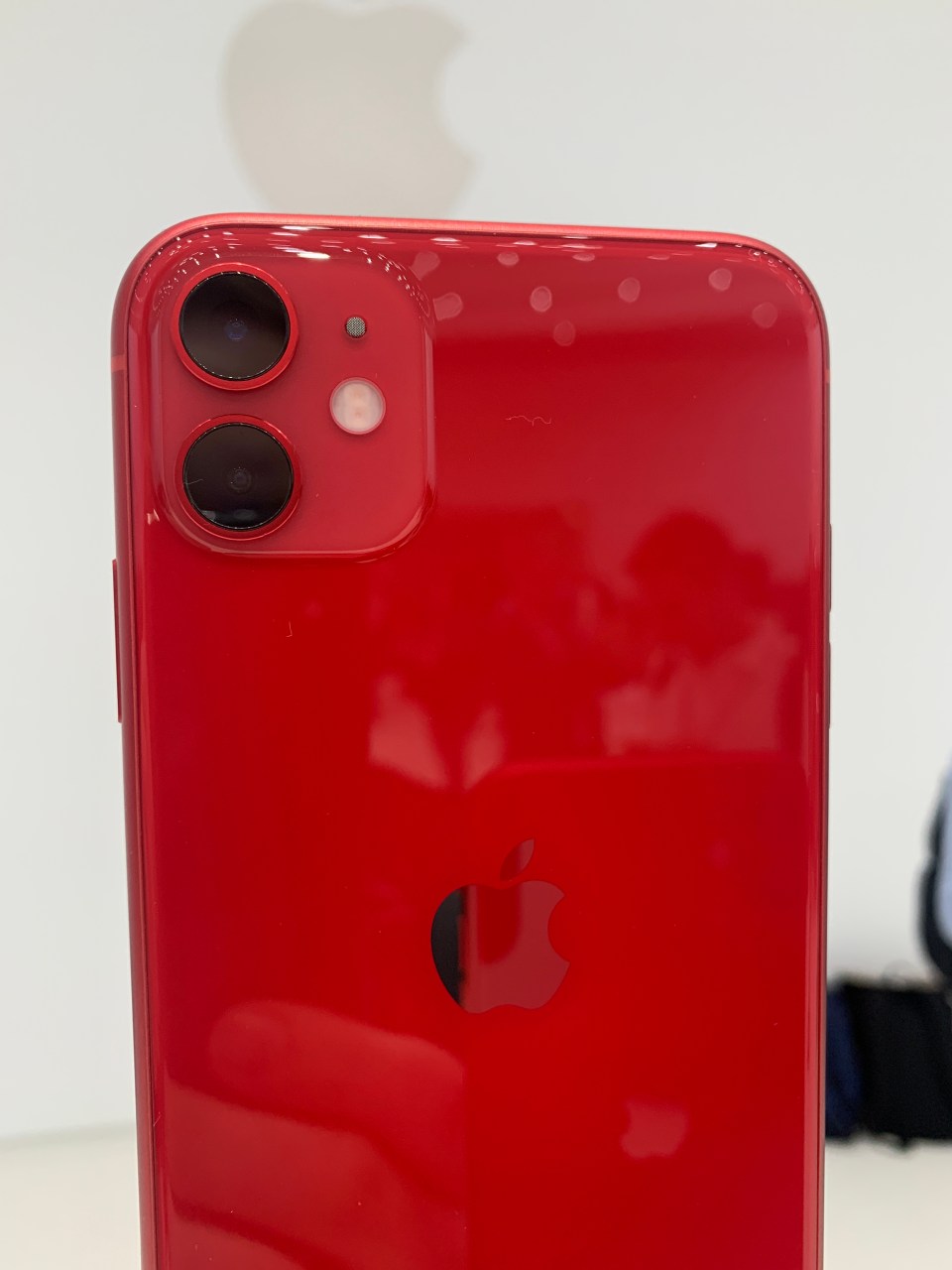  The handset is available in an eye-catching red paintjob