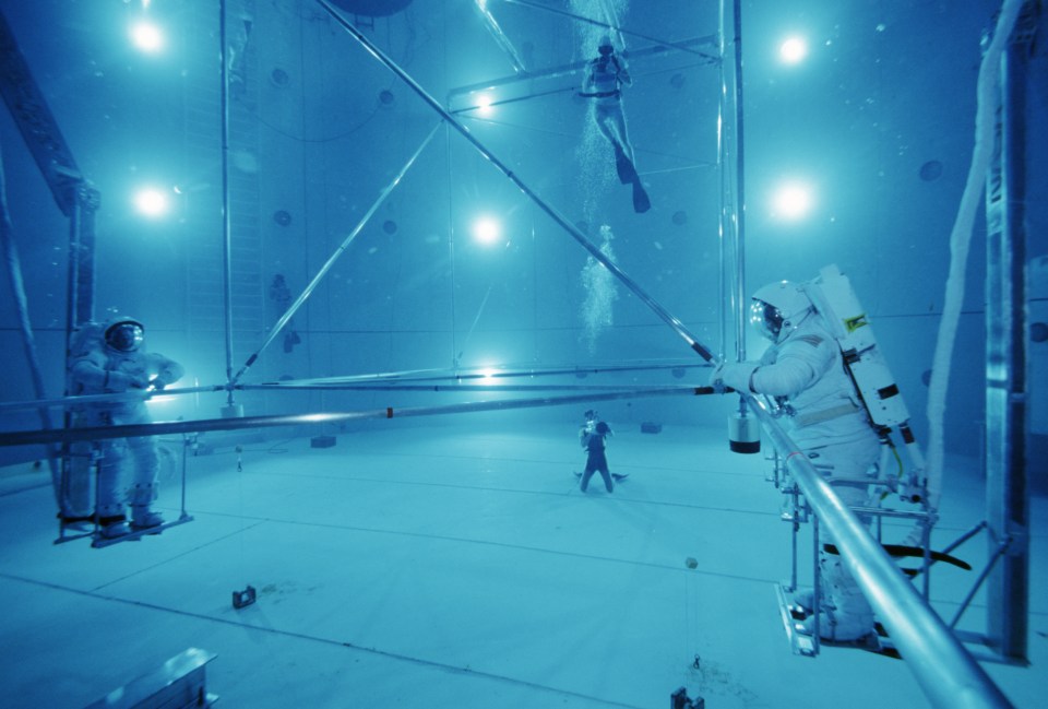  These astronauts practised setting up a structure in a tank in Alabama in 2016